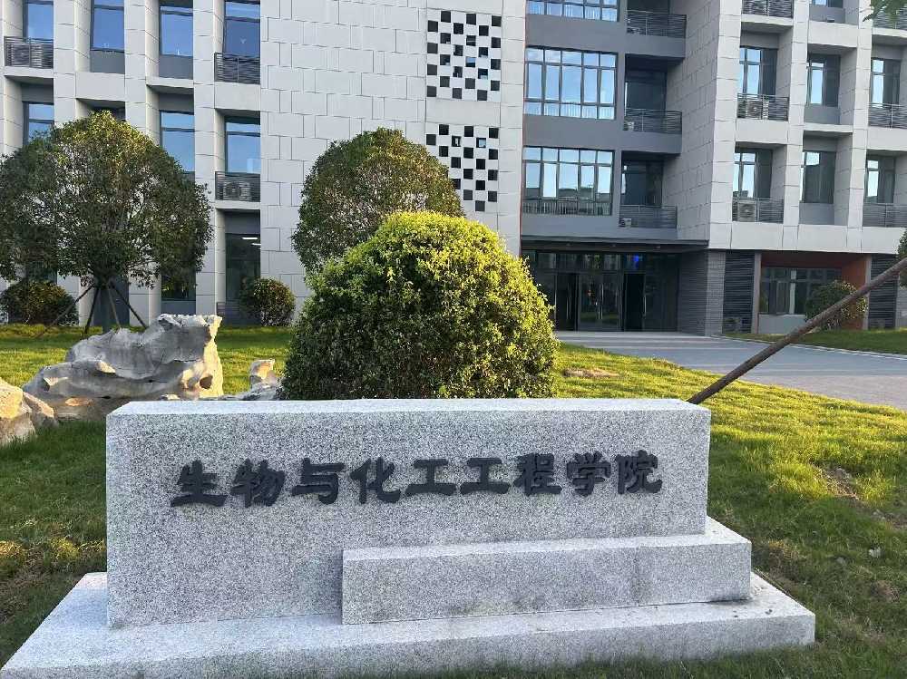 南芬区扬州职业大学体育场高杆灯项目